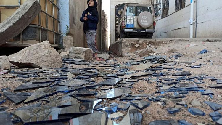 أين المفر؟ سكان صنعاء يستعدون لمزيد من القصف مع اتساع نطاق حرب اليمن