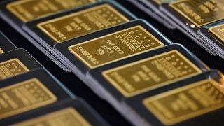 الذهب قرب أعلى مستوياته في شهرين وصعود البلاديوم