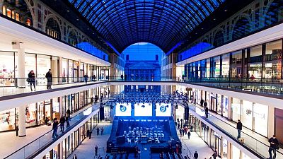 Euro zone consumer confidence falls to -8.5 in January