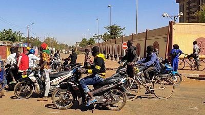 حكومة بوركينا فاسو تنفي استيلاء الجيش على السلطة بعد إطلاق نار في ثكنات