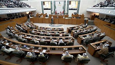 الكويت: لا مشاركة للنواب المصابين بفيروس كورونا في جلسات البرلمان