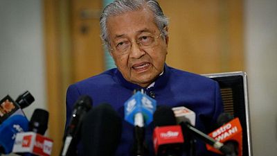 ابنة مهاتير محمد: رئيس وزراء ماليزيا السابق لا يزال في المستشفى