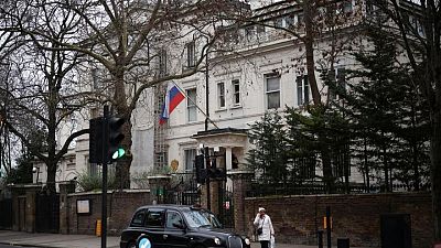 Reino Unido advierte que Rusia enfrentará severas sanciones si impone un "régimen títere" en Ucrania