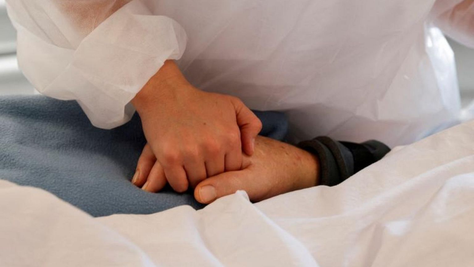 Rich countries' access to foreign nurses during Omicron raises ethical concerns -group