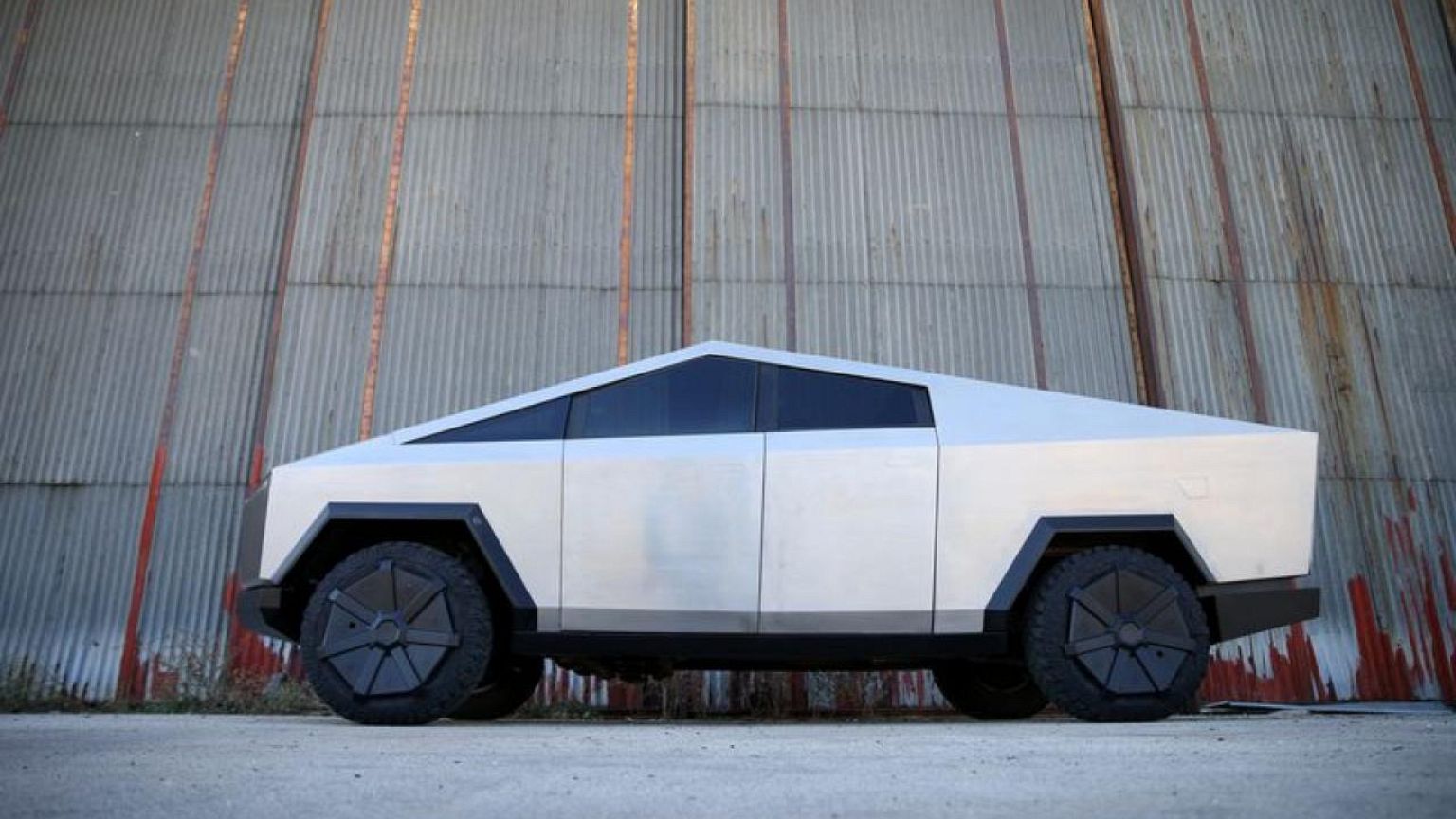 Cybertrucks, new factories in focus as Tesla set to report record earnings