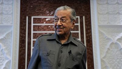 تحسن حالة رئيس وزراء ماليزيا السابق مهاتير محمد لكنه سيبقى في المستشفى