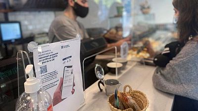 España desarticula una red de falsificación de pasaportes COVID España desarticula una red de falsificación de pasaportes COVID
