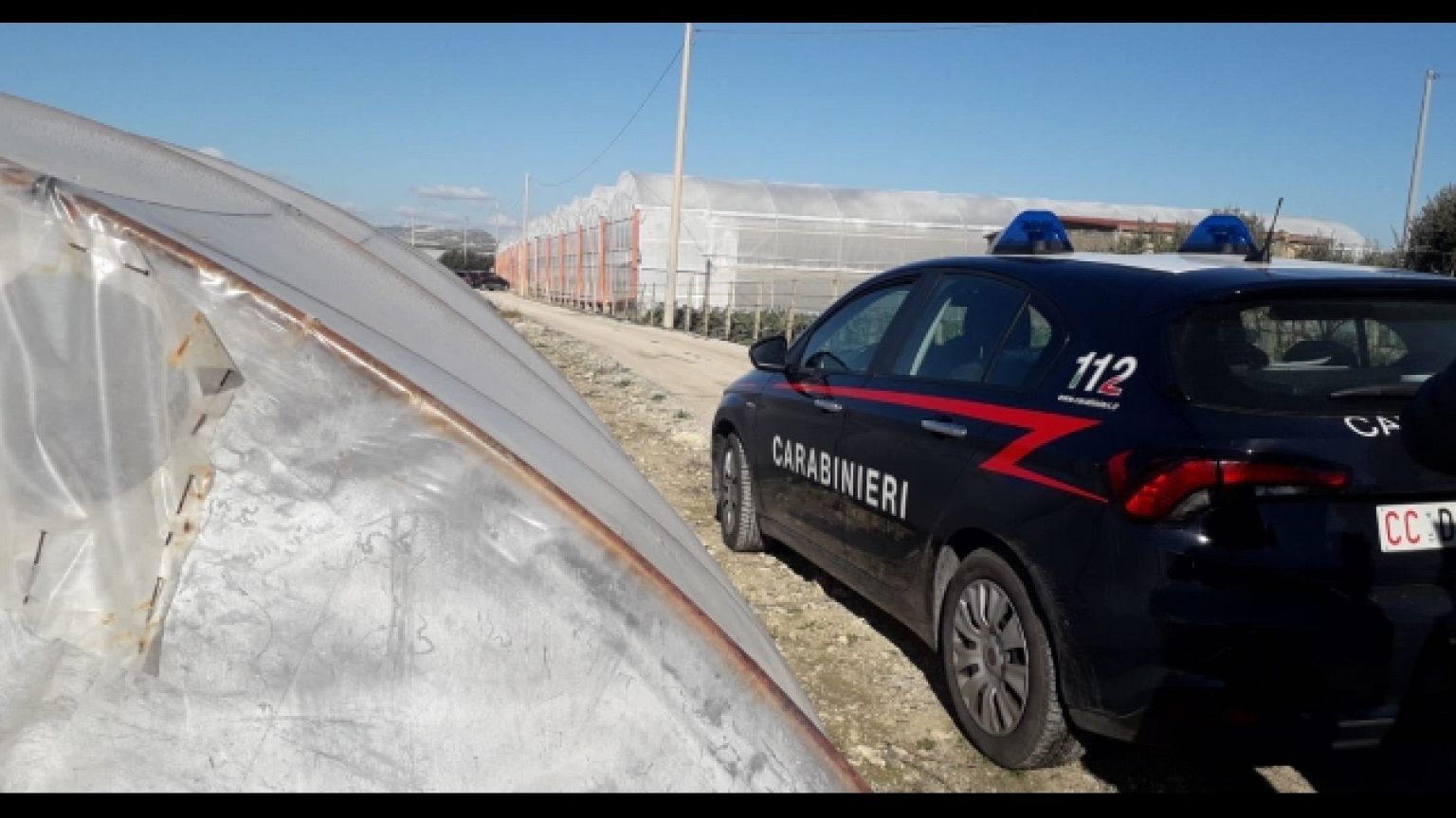 Mentre con militari si cercava di trattare resa