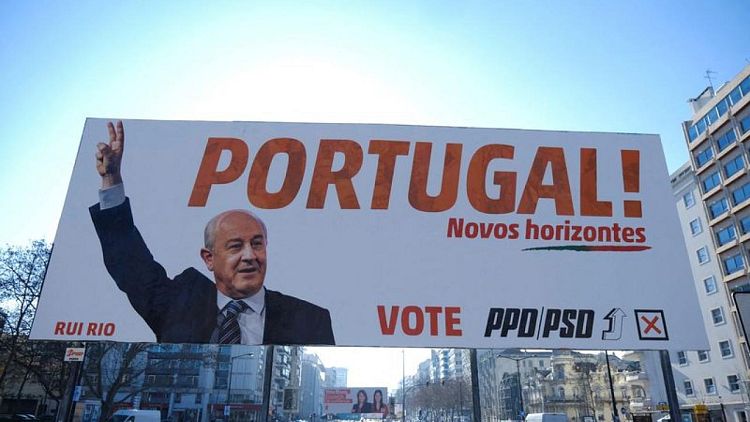 Portugal's centre-right opposition clinches lead in polls days before election