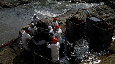 Perú investiga posible segundo derrame de petróleo de Repsol en costa central