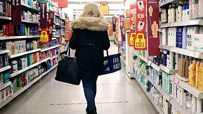 UK spending edges up as retail and restaurant footfall rises