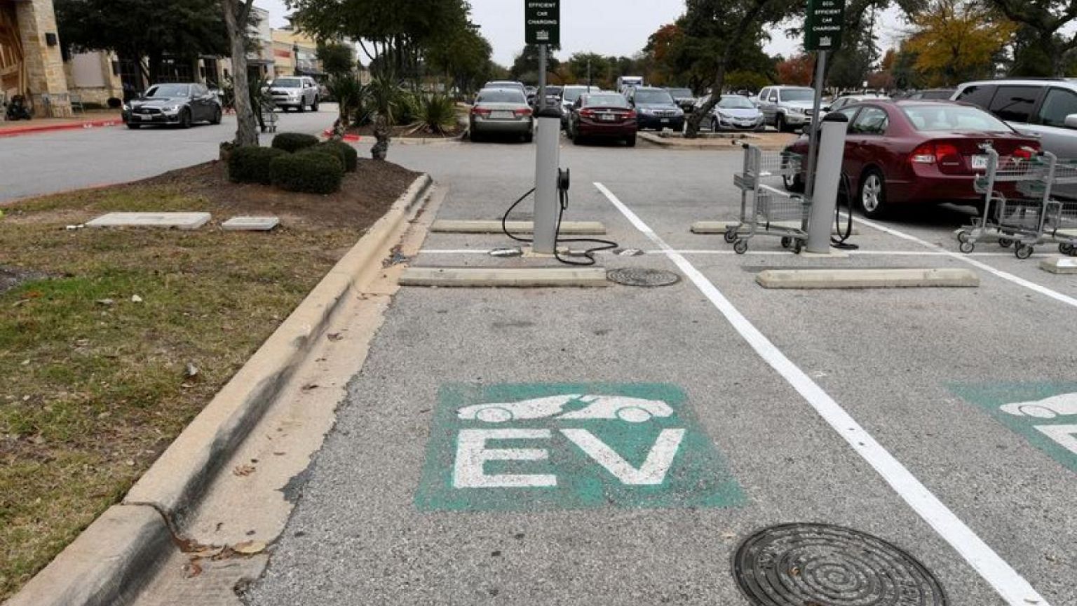 New EV owners resist gasoline cars, survey shows