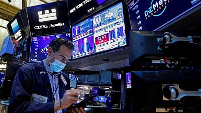 ارتفاع وول ستريت عند الفتح بدعم من أسهم الطاقة والبنوك