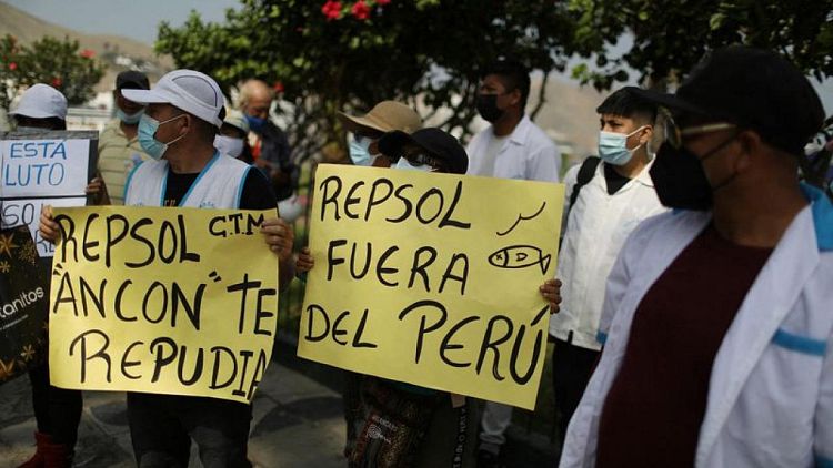 Justicia peruana pide que presidente de filial Repsol y otros ejecutivos no puedan salir del país