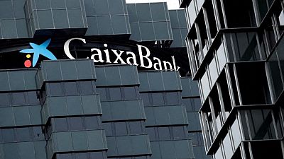 Caixabank reduce un 52% el beneficio en el cuarto trimestre y fija una nueva política de dividendos