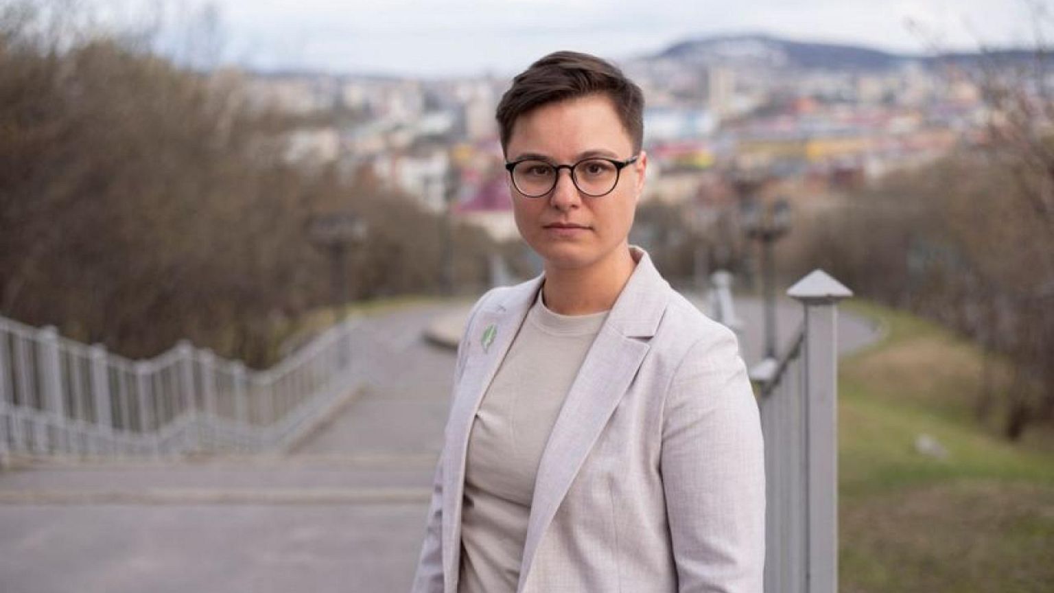 Navalny activist flees Russia as top aides report threatening letters