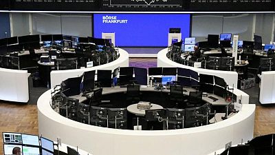 European shares advance ahead of central bank meetings