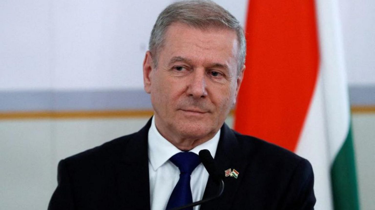 British defence minister backs de-escalation of Ukraine-Russia crisis