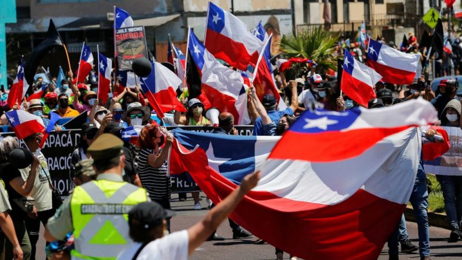 Chile anti-migrant protesters destroy camps in tense north