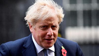 Lo siento y lo arreglaré, dice Boris Johnson tras informe por fiestas en cuarentena