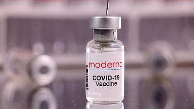 Vacuna contra COVID-19 de Moderna recibe aprobación completa en EEUU