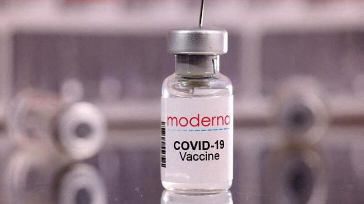 Vacuna contra COVID-19 de Moderna recibe aprobación completa en EEUU