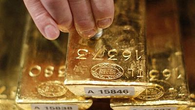 Oro vuelve a superar umbral de 1.800 dólares por fuerte demanda de inversores