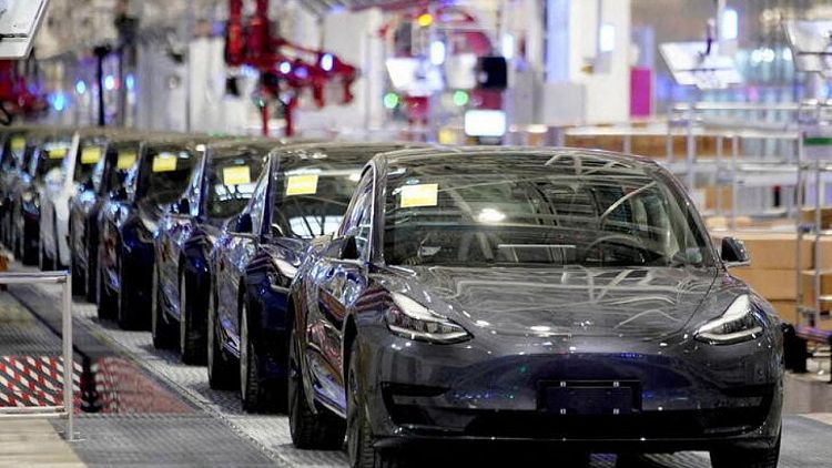 Tesla llama a revisión casi 54.000 vehículos en EEUU por software de detención parcial