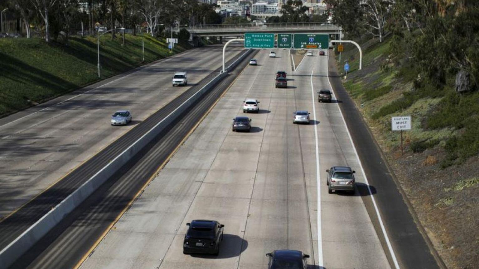 Some cars' systems designed to keep drivers' eyes on the road fail - AAA study