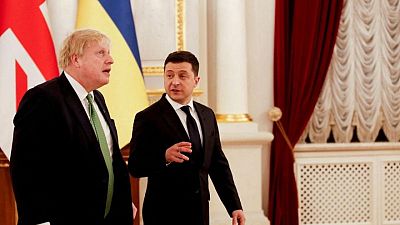 أوكرانيا تعلن خطة لتعزيز الجيش والأوربيون يحتشدون خلف رئيسها