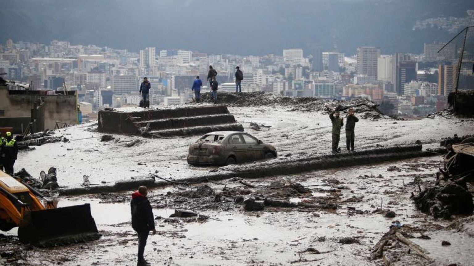 Aluvión en Quito deja al menos 22 muertos y varios desaparecidos
