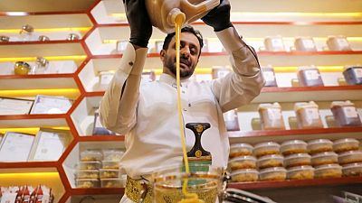 العسل المر.. اليمنيون عاجزون عن شراء عسلهم المشهور عالميا بسبب التضخم