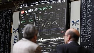MERCADOS GLOBALES-Wall Street opera estable, rendimiento de bonos EEUU toca nuevos máximos