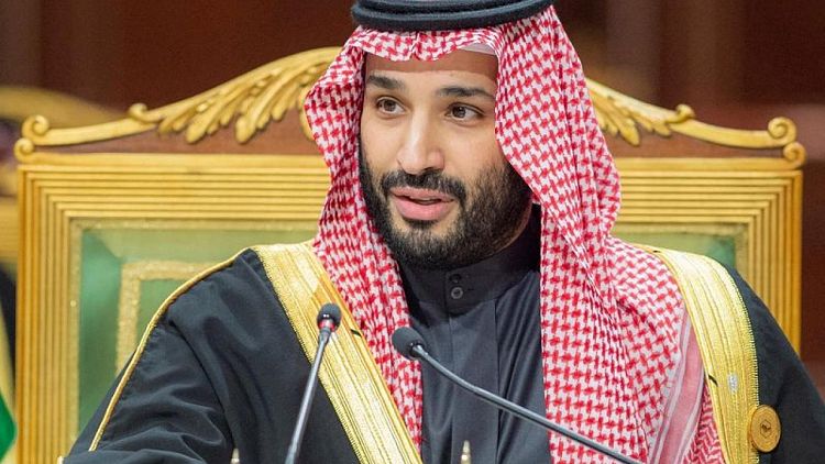 Arabia Saudita ayudará a estabilizar mercado petrolero, dice príncipe heredero a japonés Kishida