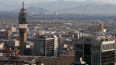 Nivel de incertidumbre baja pero continúa siendo importante en clima de negocios en Chile: informe