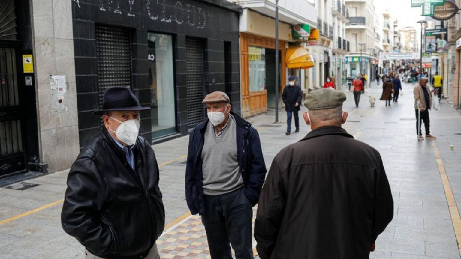 Las tasas de contagios de COVID-19 y la presión hospitalaria continúan a la baja en España