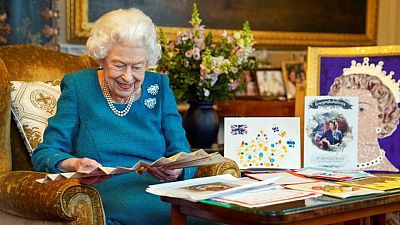 الملكة إليزابيث تعود لمهامها الرسمية بعد الاحتفال بمرور 70 عاما على العرش