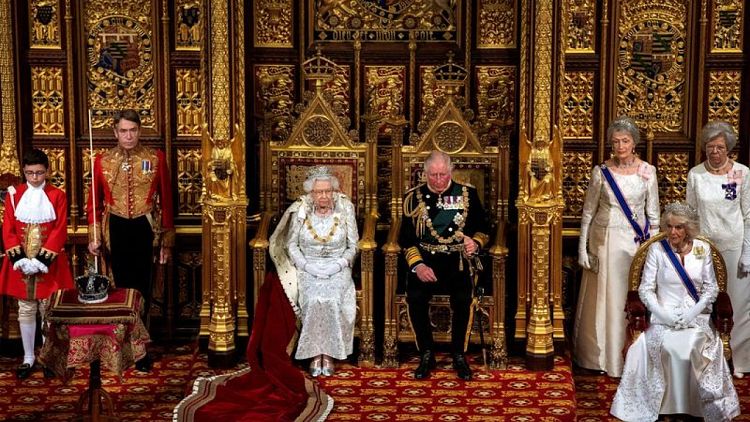 El Príncipe Carlos elogia la bendición de Isabel para la "reina Camilla"