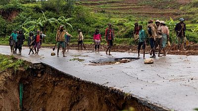 الإعصار باتسيراي يودي بحياة 10 ويخلف دمارا بجنوب شرق مدغشقر