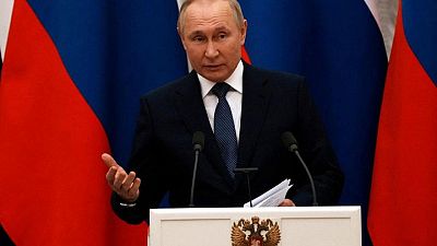 Putin dice que Rusia no quiere la guerra y califica Donets de "genocidio"