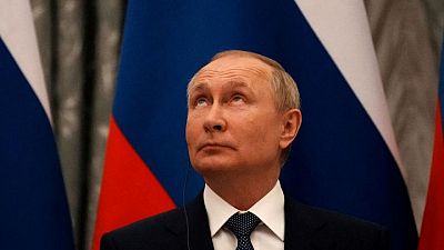 París dice que Putin prometió no iniciar nuevas maniobras cerca de Ucrania por ahora