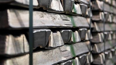 Escasez de oferta lleva al aluminio a máximo de 13 años; cobre baja