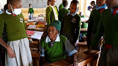 عجوز كينية تعود إلى مقاعد الدراسة في سن 98 وتحلم بأن تصبح طبيبة