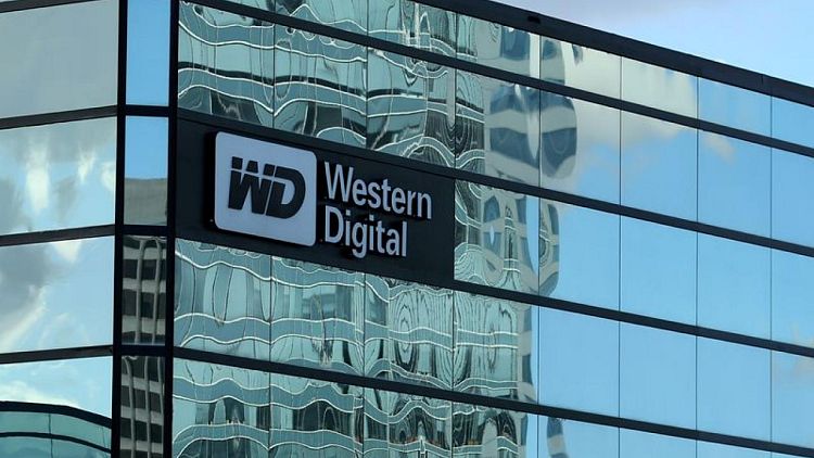 WESTERN-DIGITAL-INVESTMENT-APOLLO-GLOBAL:Western Digital gets $900 million investment from Apollo, Elliot
