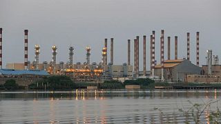Exportaciones de petróleo de Irán aumentan mientras se reanudan las conversaciones nucleares