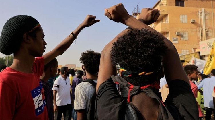 محتجون في السودان ينزلون للشوارع مجددا للتنديد بالانقلاب والاعتقالات