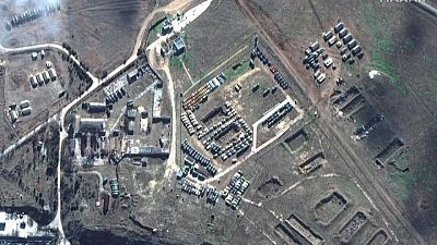 Imágenes de satélite muestran nuevos despliegues militares rusos cerca de Ucrania