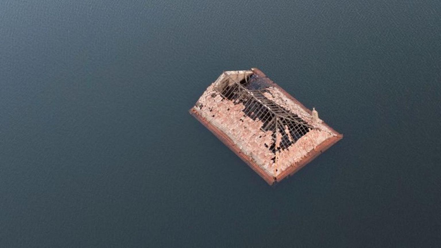 Emerge un pueblo fantasma en España tras vaciarse un embalse por la sequía