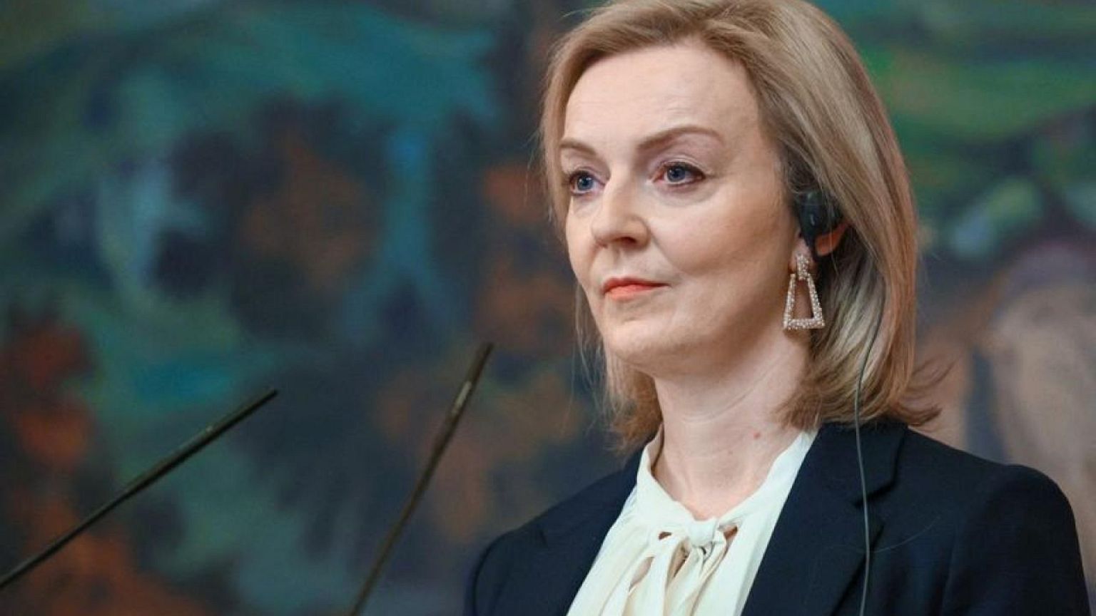 Britain says Russia's Putin could drag out Ukraine crisis for months