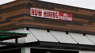 Las tasas récord de rotación de empleo están impulsando la inflación en EEUU:  estudio